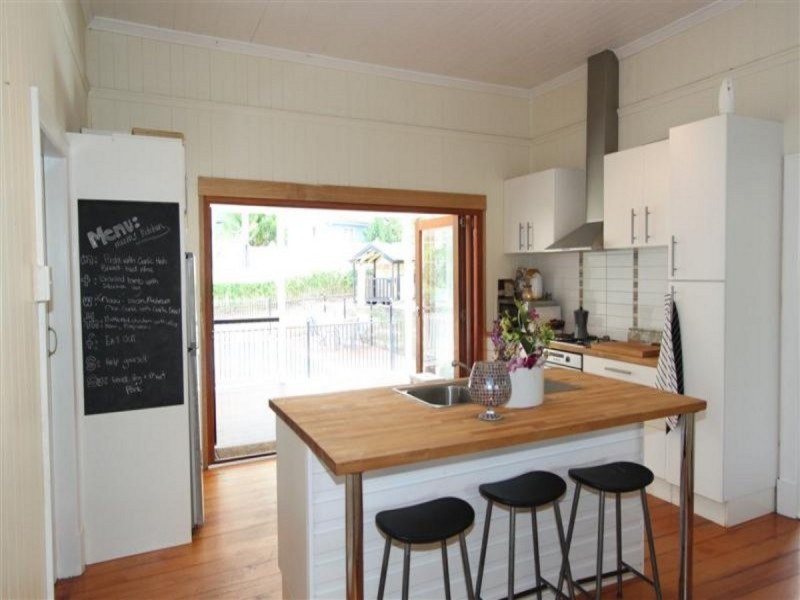 92 Ward Street, The Range QLD 4700